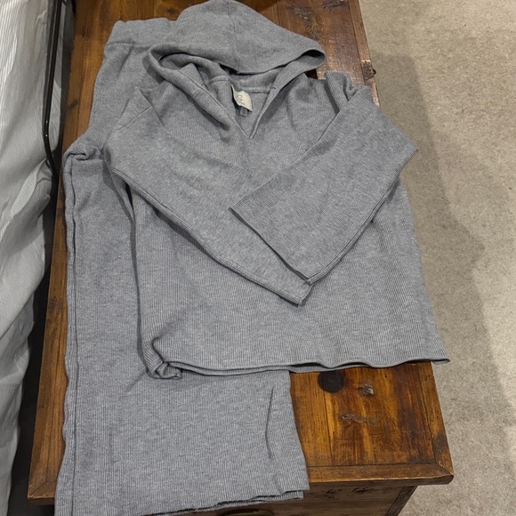 Sioni Other - Gray Hooded Women's Sweater and Cropped Pant SET (L)